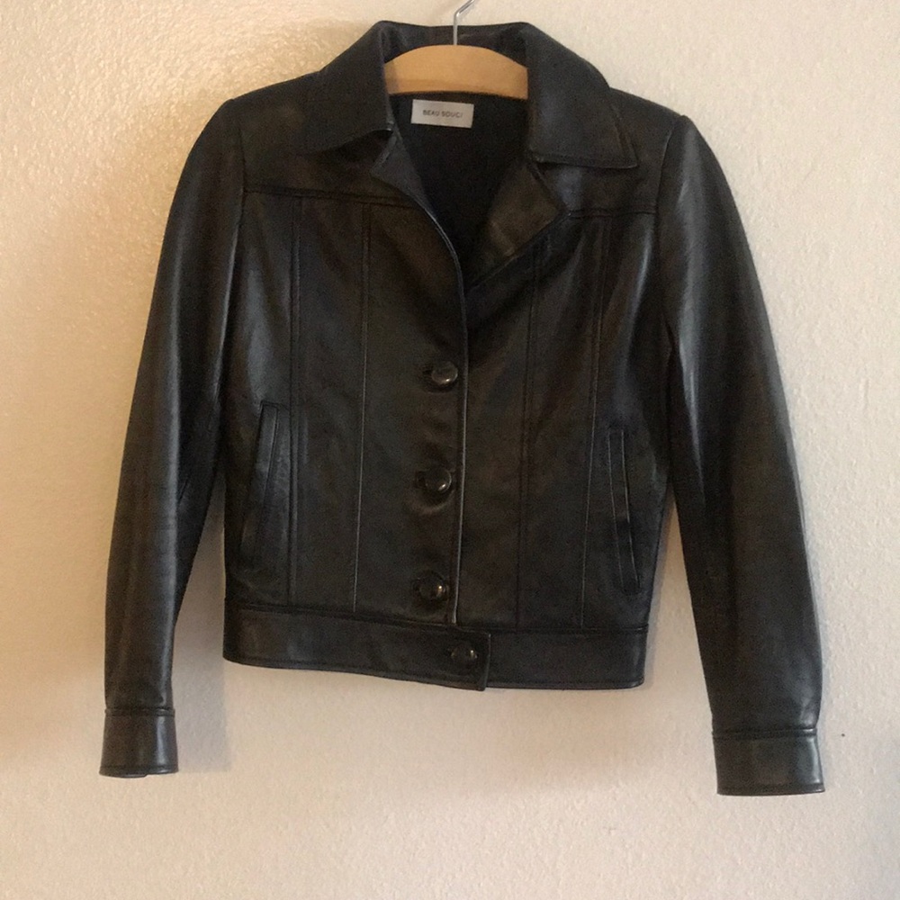Cropped Buttoned Jacket